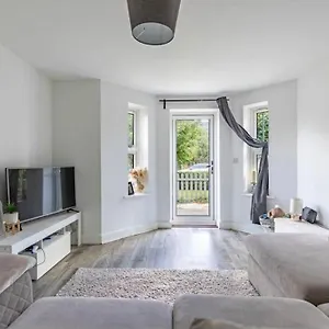 2 Bedroom Spacious Sleeps 5 , Bournemouth United Kingdom